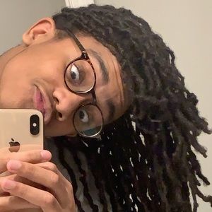 Meet your Posher, Aris